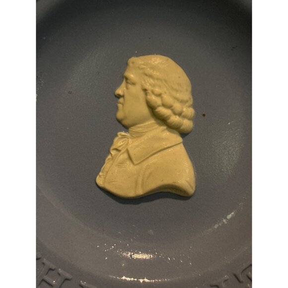 Wedgwood Collectors Society Commemorative Plate W/ Relief Profile - Picture 3 of 10